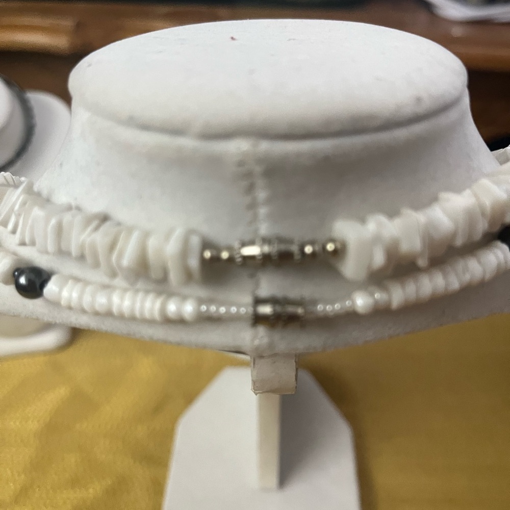 π₯2 Pcs Puka Shells Necklaces. NWOT - Picture 2 of 4